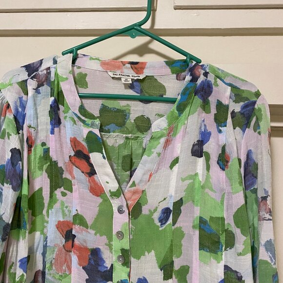 Zac & Rachel Woman long white w/floral button-up sleeve blouse, size 2X - Picture 2 of 10